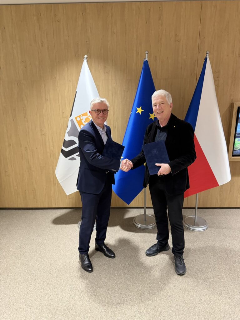 Junior Achievement Czech a Hospodářská komora České republiky spojují síly pro rozvoj podnikavosti ve školách